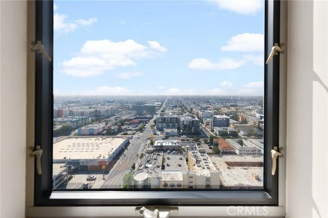 3810 Wilshire Blvd #1811 photo 5