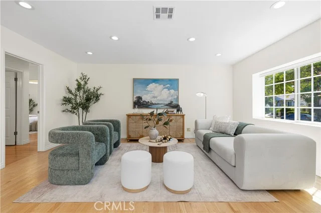 17621 Collins Street photo 2