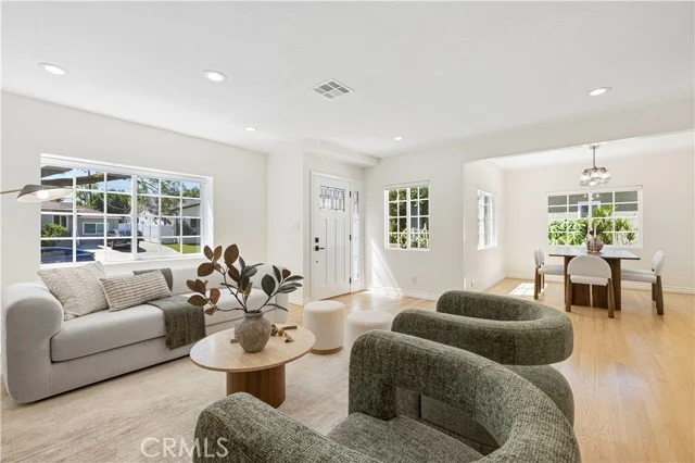 17621 Collins Street photo 3