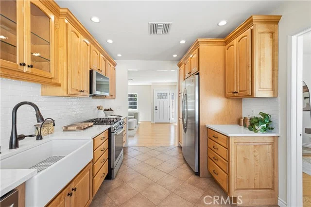 17621 Collins Street photo 4