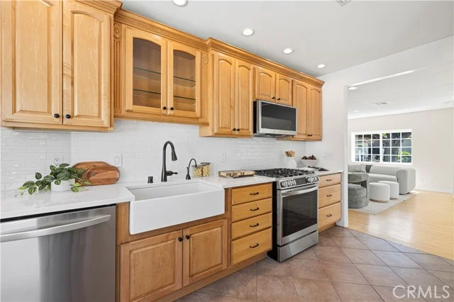 17621 Collins Street photo 5