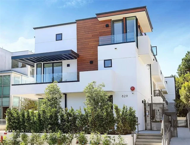 829 N Martel #2 photo 3