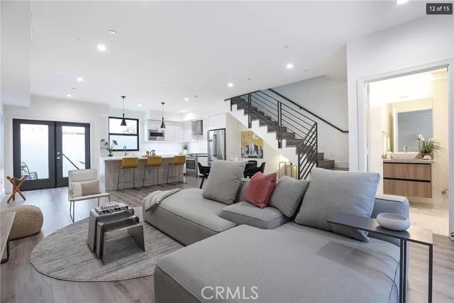 829 N Martel #2 photo 4