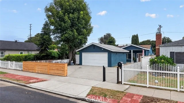2166 Fashion Avenue photo 2