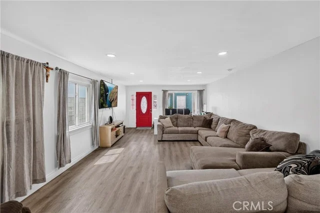 2166 Fashion Avenue photo 4
