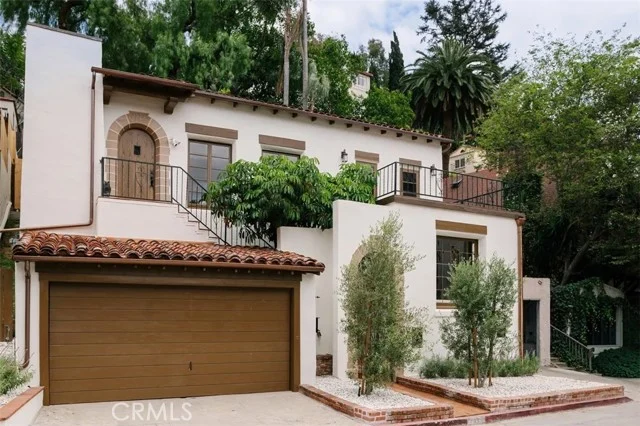 2050 N Las Palmas Avenue photo 1
