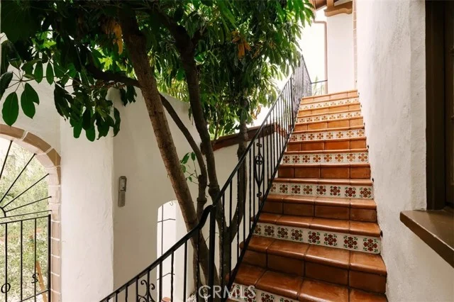 2050 N Las Palmas Avenue photo 3