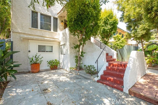 2402 Merton Avenue photo 2