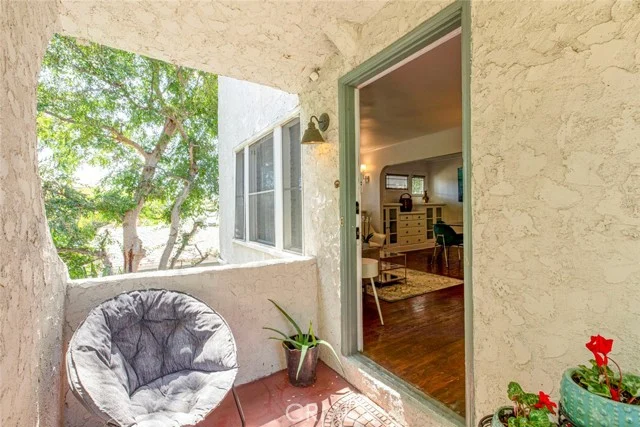 2402 Merton Avenue photo 3
