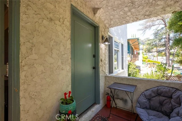 2402 Merton Avenue photo 4