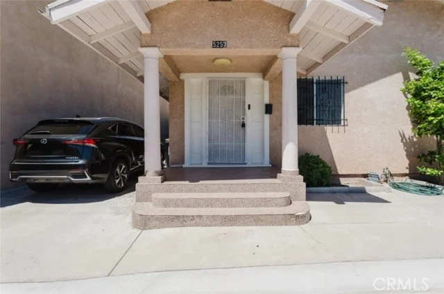 5253 Fountain Avenue photo 3