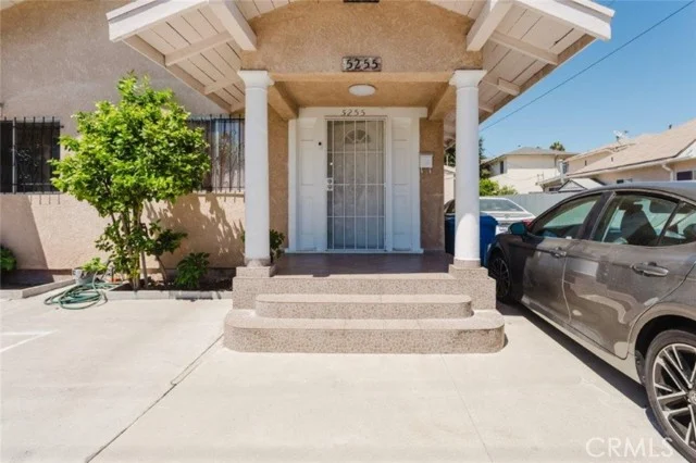 5253 Fountain Avenue photo 5