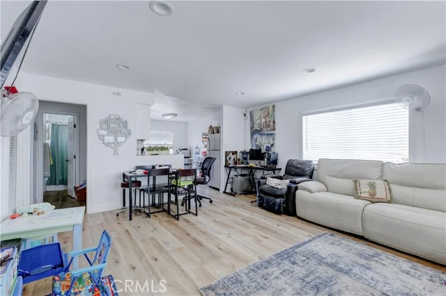 1720 Cerritos Avenue photo 3