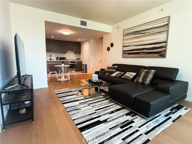 899 Francisco #1711 photo 3