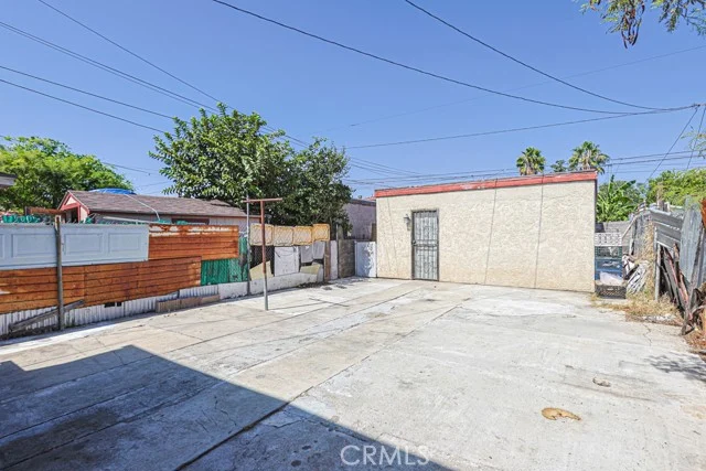 1019 E 21st photo 4
