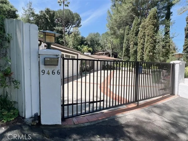 9466 Hidden Valley Place photo 2