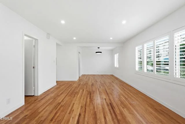 5270 Bellingham Avenue photo 2