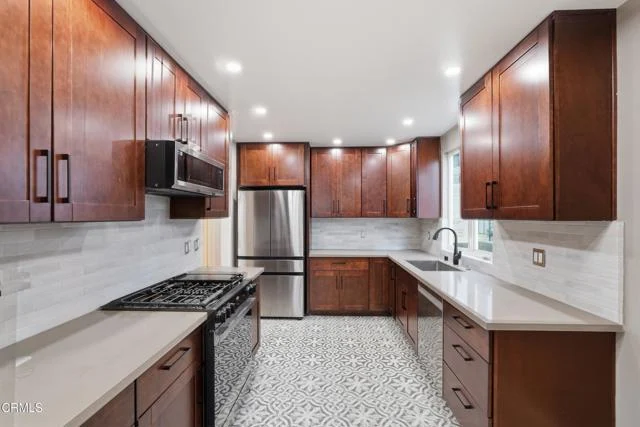 5270 Bellingham Avenue photo 3