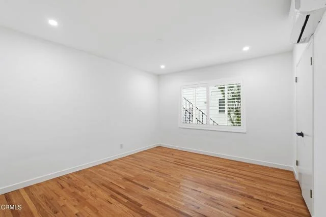 5270 Bellingham Avenue photo 4