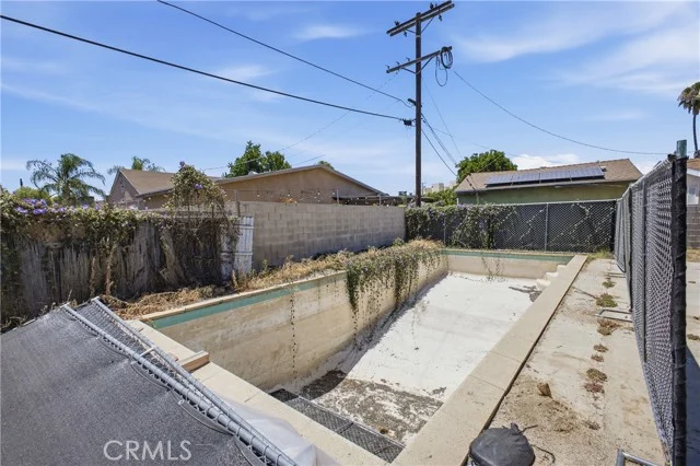 6729 Babcock Avenue photo 2