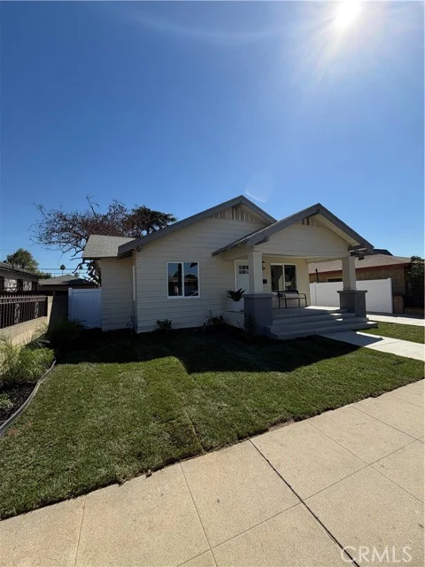 2064 Myrtle photo 3