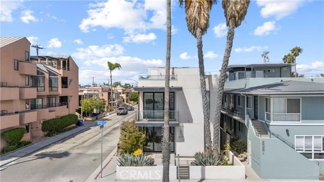 5277 E Ocean photo 2