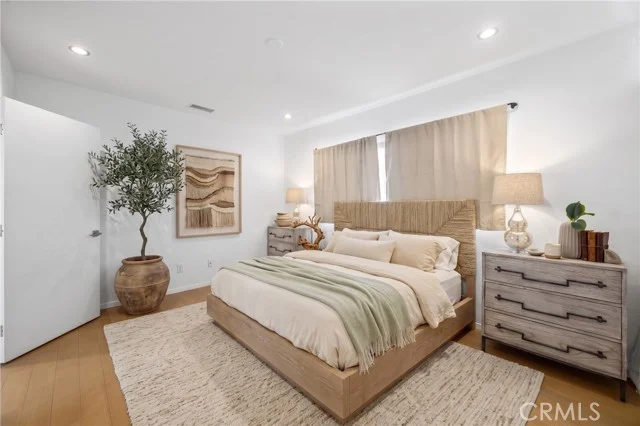 5277 E Ocean photo 4