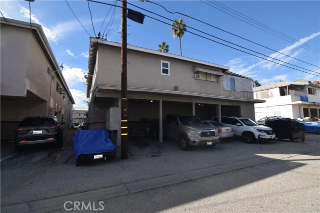 6708 Whitsett photo 3