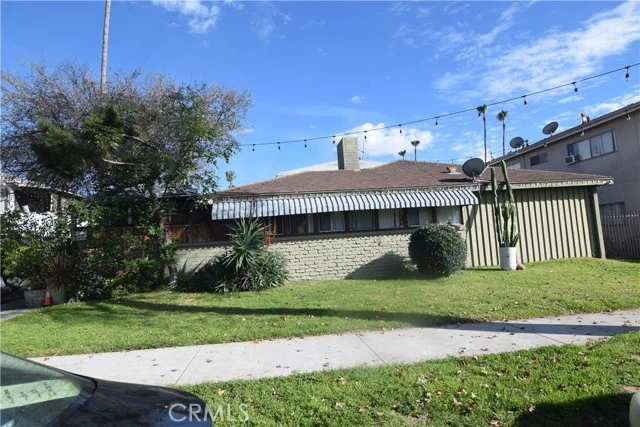 6708 Whitsett photo 4