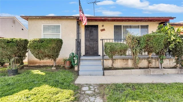 13031 S Catalina Avenue photo 2