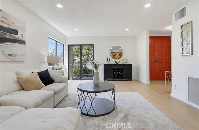 728 E Kensington photo 4