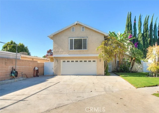 18223 Delano, Tarzana