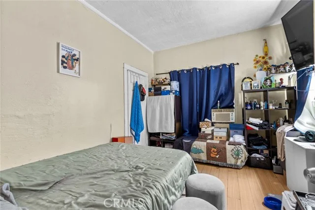 1156 N Wilton Place photo 4