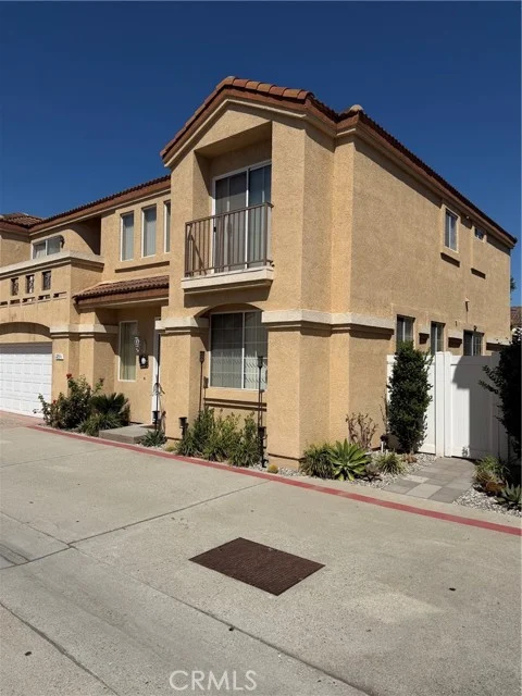 123 E 220th, Carson