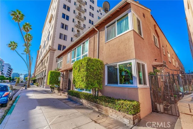 325 Cedar photo 2