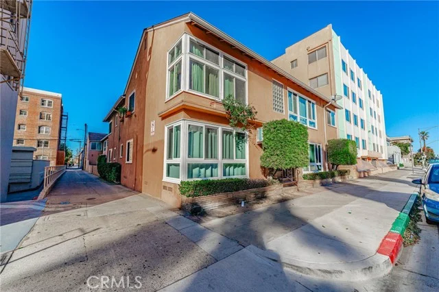 325 Cedar photo 3