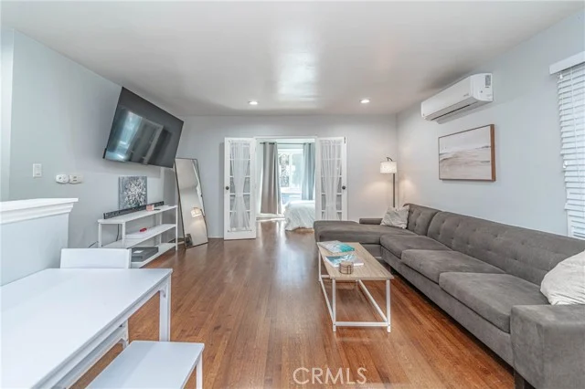 325 Cedar photo 4