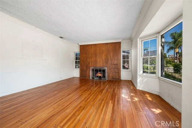 1569 Midvale Avenue photo 2