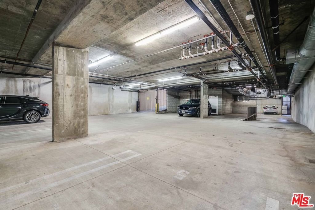 11749 Goshen Avenue 102 Los Angeles CA 90049 18 11749 Goshen Avenue 102 Los Angeles CA 90049