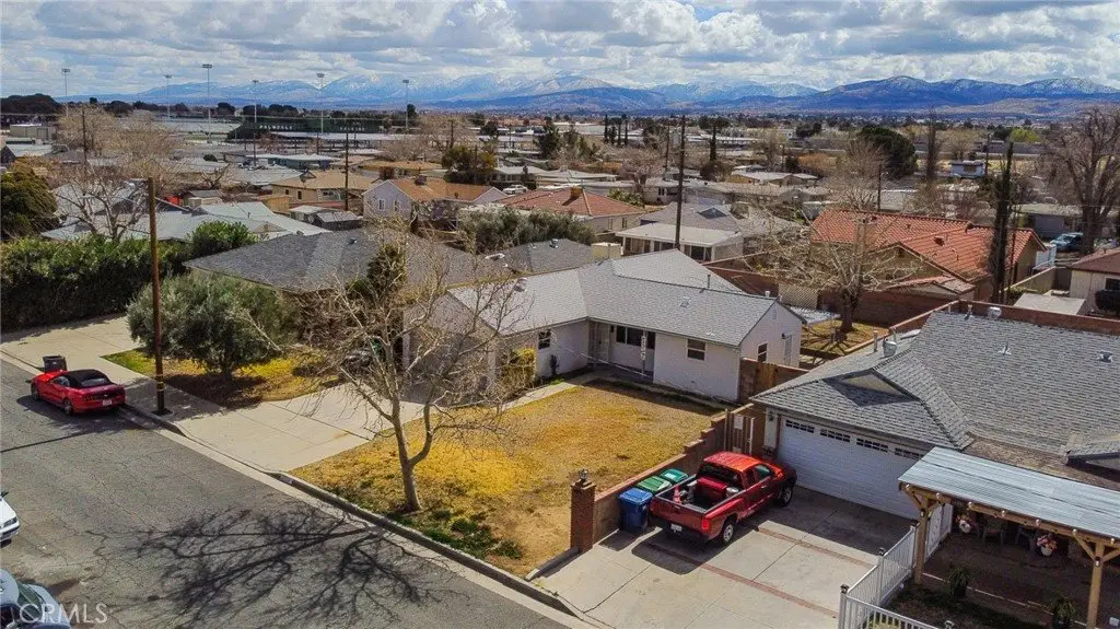 1814 E Avenue Q10 Palmdale CA 93550 17 1814 E Avenue Q10 Palmdale CA 93550