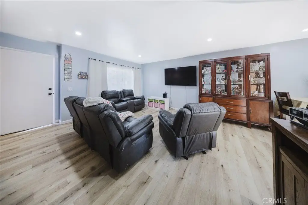 9318 Van Nuys Boulevard 26 Panorama City CA 91402 37 9318 Van Nuys Boulevard 26 Panorama City CA 91402