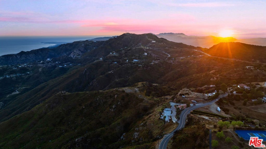 23000 Saddle Peak Road Topanga CA 90290 26 23000 Saddle Peak Road Topanga CA 90290