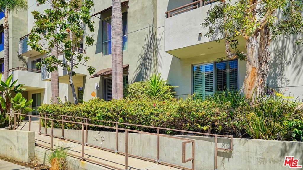 2240 S Beverly Glen Boulevard 103 Los Angeles CA 90064 23 2240 S Beverly Glen Boulevard 103 Los Angeles CA 90064