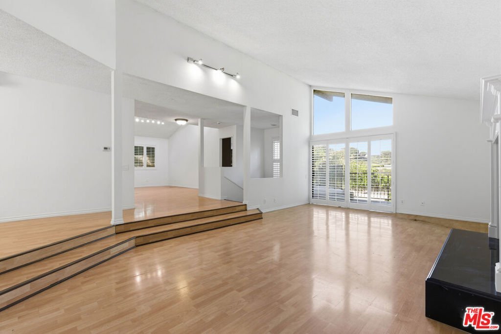 3334 Oak Glen Drive Los Angeles CA 90068 33 3334 Oak Glen Drive Los Angeles CA 90068
