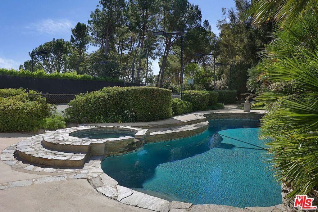 4219 Tarzana Estates Drive Tarzana CA 91356 42 4219 Tarzana Estates Drive Tarzana CA 91356