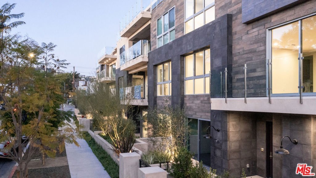 728 N Sweetzer Avenue 208 West Hollywood CA 90069 29 728 N Sweetzer Avenue 208 West Hollywood CA 90069