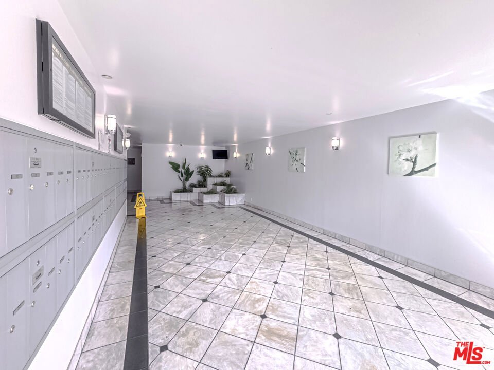 533 S St Andrews Place 410 Los Angeles CA 90020 11 533 S St Andrews Place 410 Los Angeles CA 90020