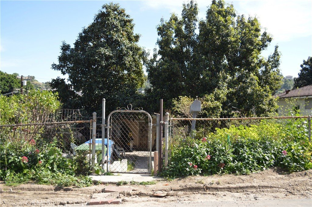 5090 Ithaca Los Angeles CA 90032 1 5090 Ithaca Los Angeles CA 90032