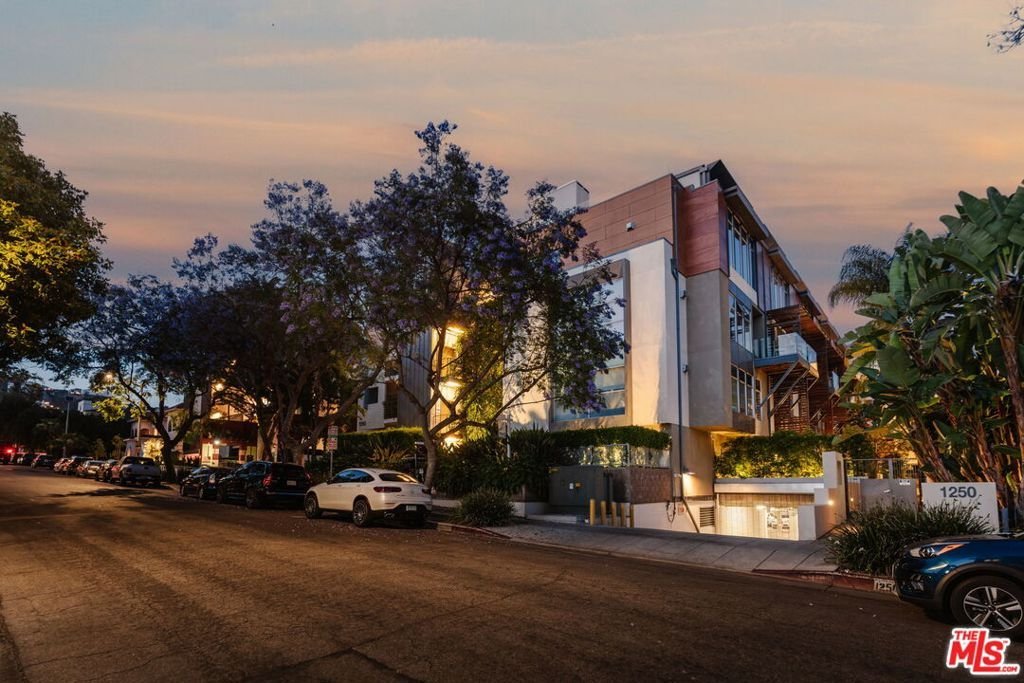 1250 N Harper Avenue PH421 Los Angeles CA 90046 59 1250 N Harper Avenue PH421 Los Angeles CA 90046