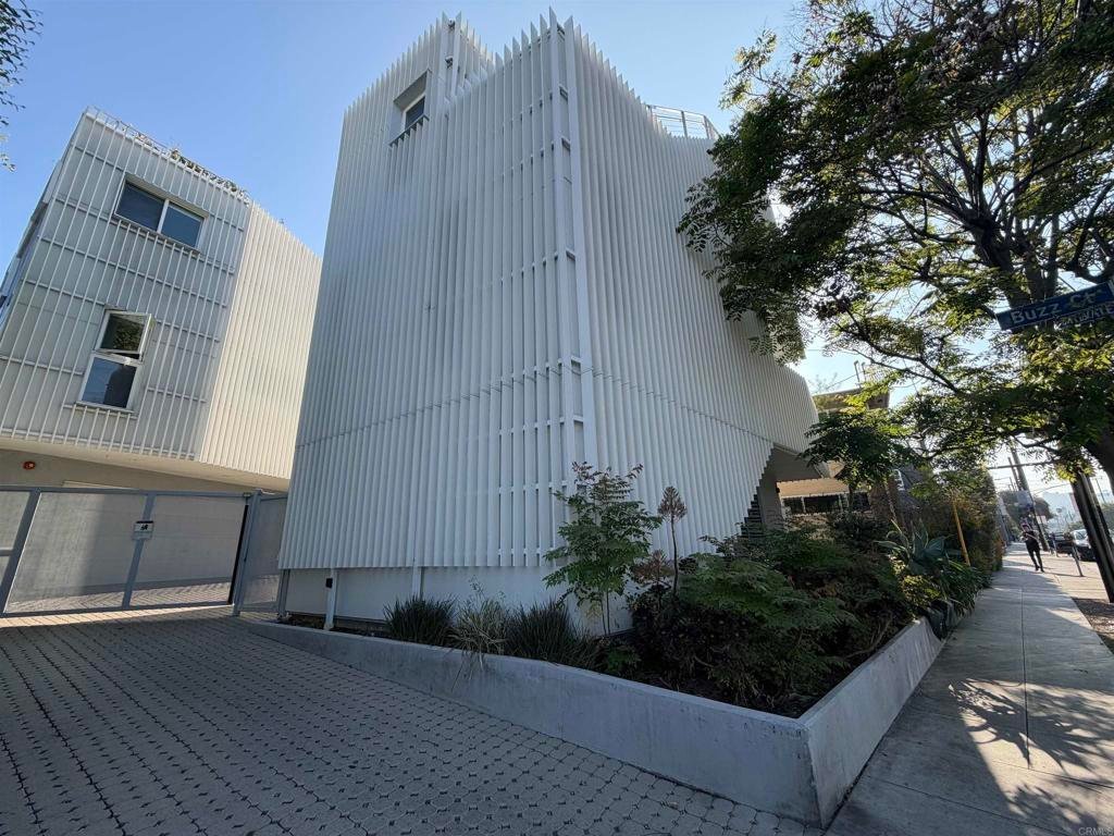 2851 N Buzz Ct Los Angeles CA 90039 19 2851 N Buzz Ct Los Angeles CA 90039